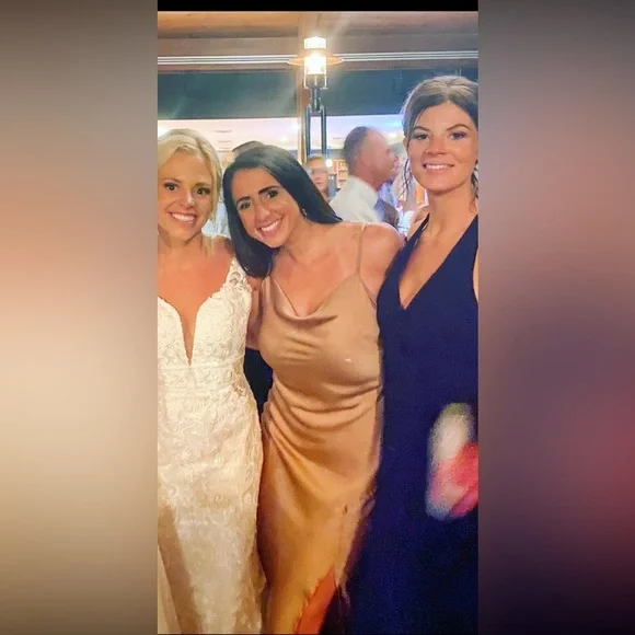 Gold dress - Picture 3 of 3